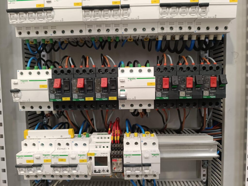 montaje eléctrico en Mega Montajes Instalaciones eléctricas en Fuenlabrada